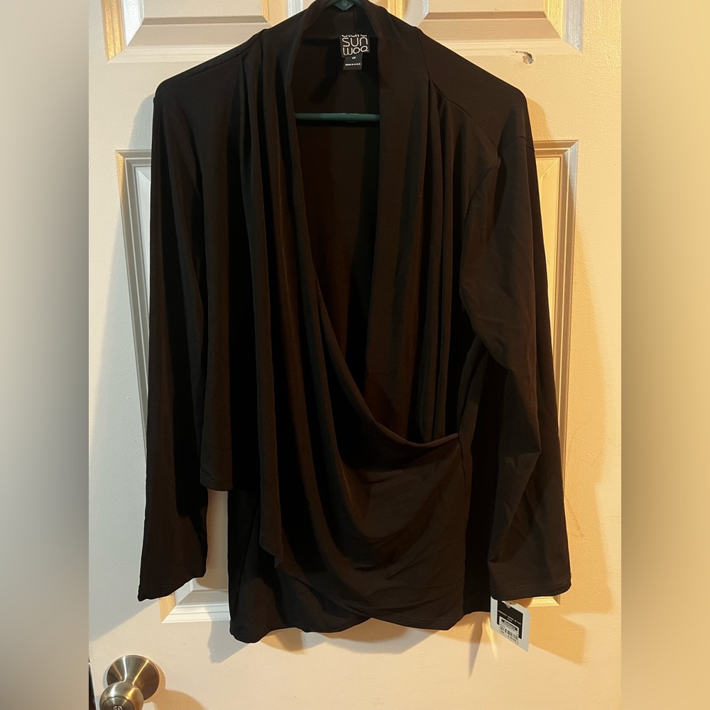 CLARA SUNWOO Classic Black Top